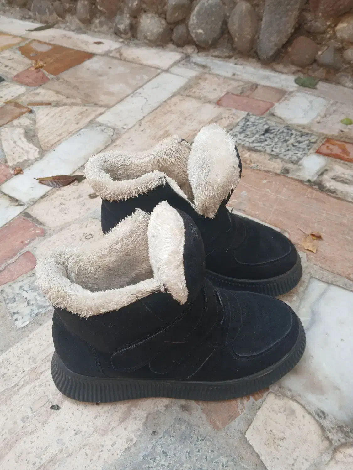 پوتین|کیف، کفش، کمربند|باسمنج, |دیوار