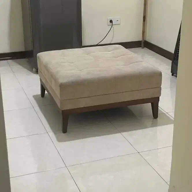 پاف جلو مبلی|مبلمان خانگی و میز عسلی|لاهیجان, رجایی|دیوار