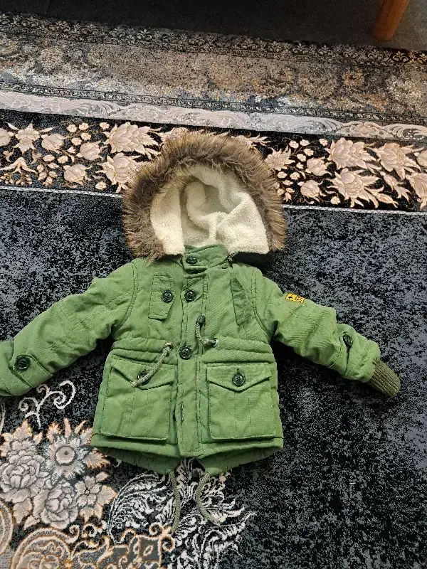 کاپشن|کفش و لباس بچه|مشهد, سجادیه|دیوار