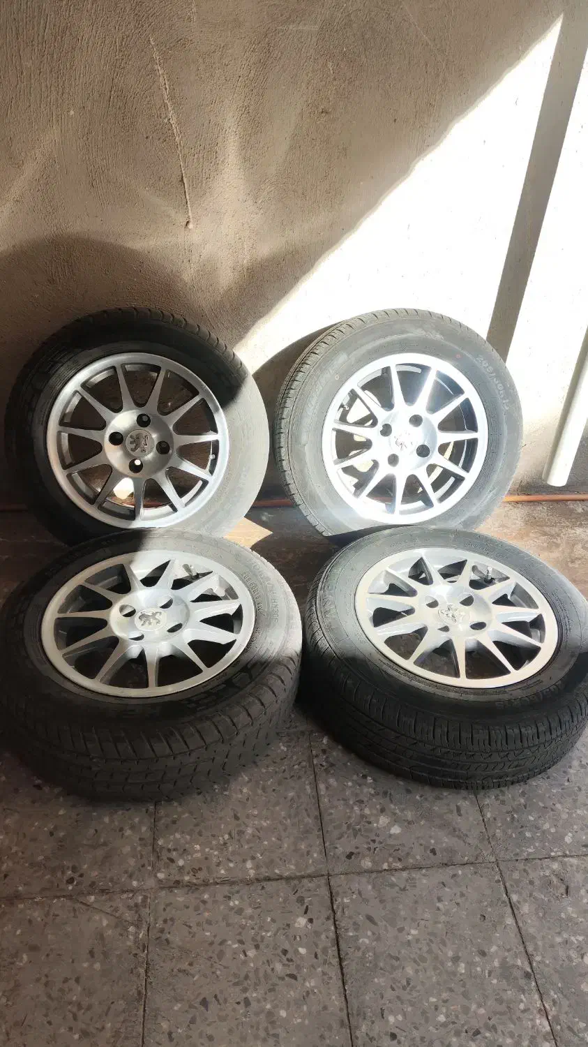 رینگ و لاستیک اسپرت(4 حلقه)|قطعات یدکی و لوازم جانبی|زاهدان, |دیوار