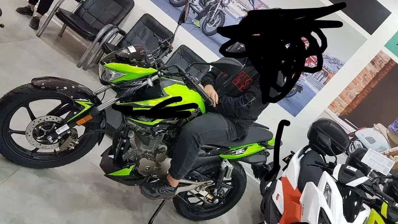 گمشده زونتس|اشیا|اصفهان, فرهنگیان|دیوار