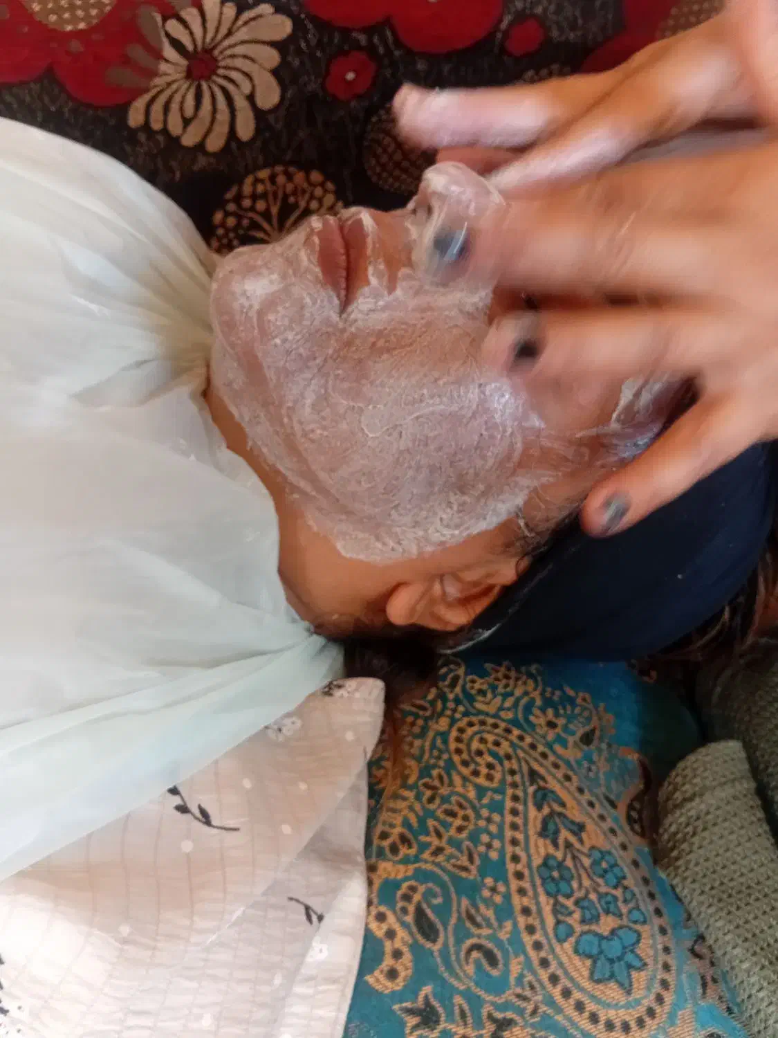 پاکسازی صورت بابهترین مواد وتضمینی|خدمات آرایشگری و زیبایی|کرمان, |دیوار