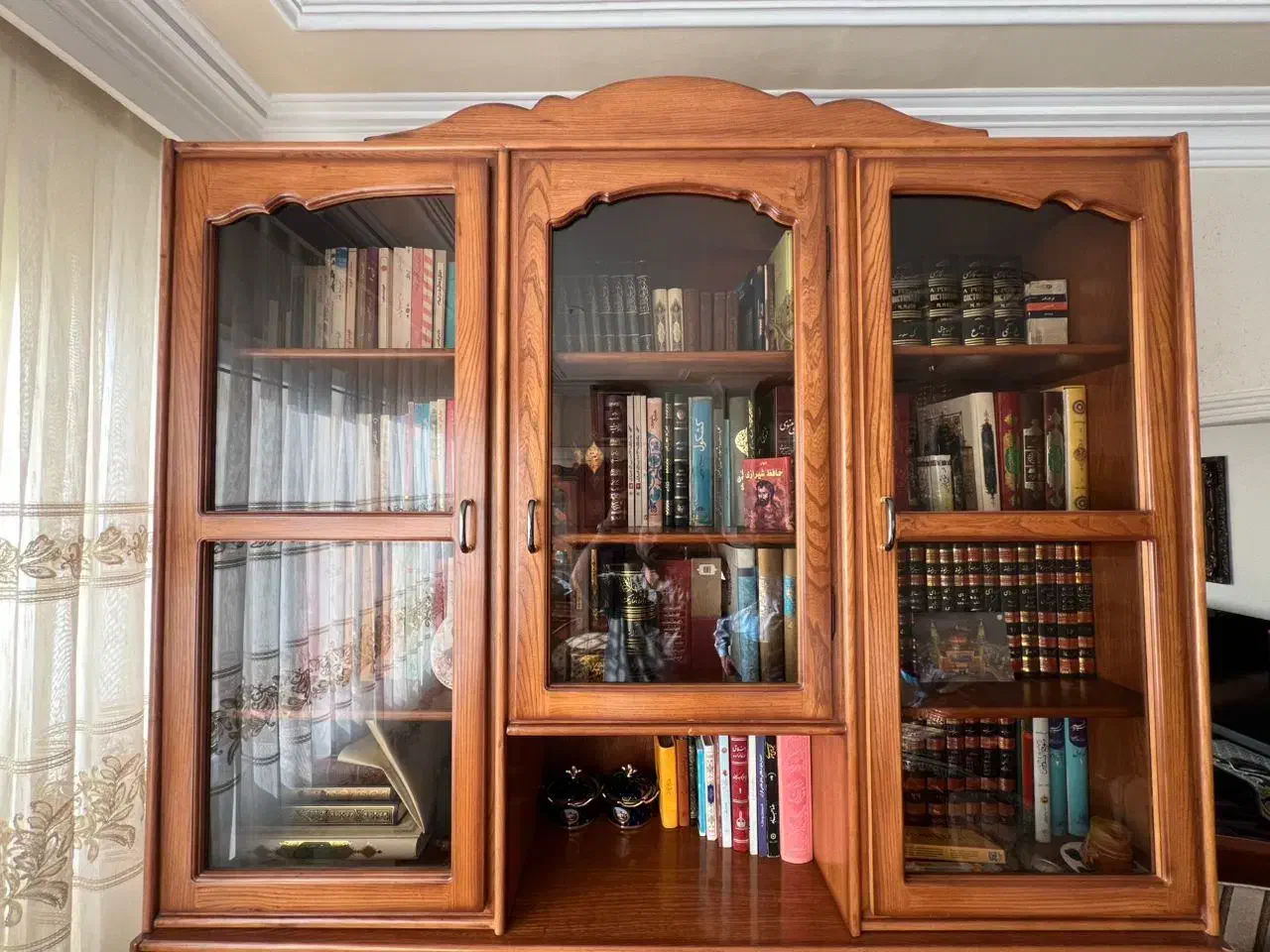 میز تحریر کتابخانه بوفه تمام چوب کاملا سالم و زیبا|کتابخانه، شلف، قفسه‌های دیواری|تهران, شهرک آپادانا|دیوار