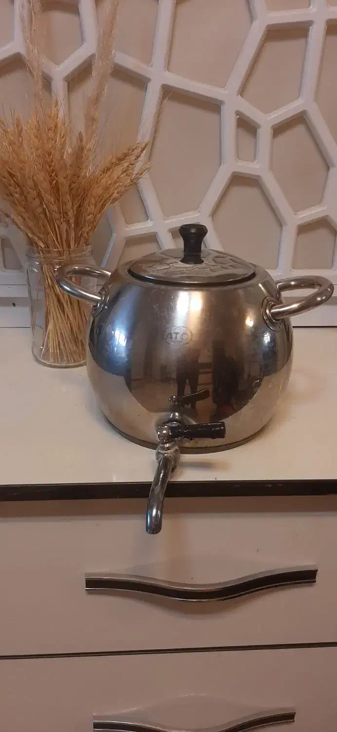 ک.ت.ری رو گازی شیر دار سالم تمیز قو.ری بزرگ سماور|سماور، چایساز، قهوهساز|تهران, سازمان آب|دیوار