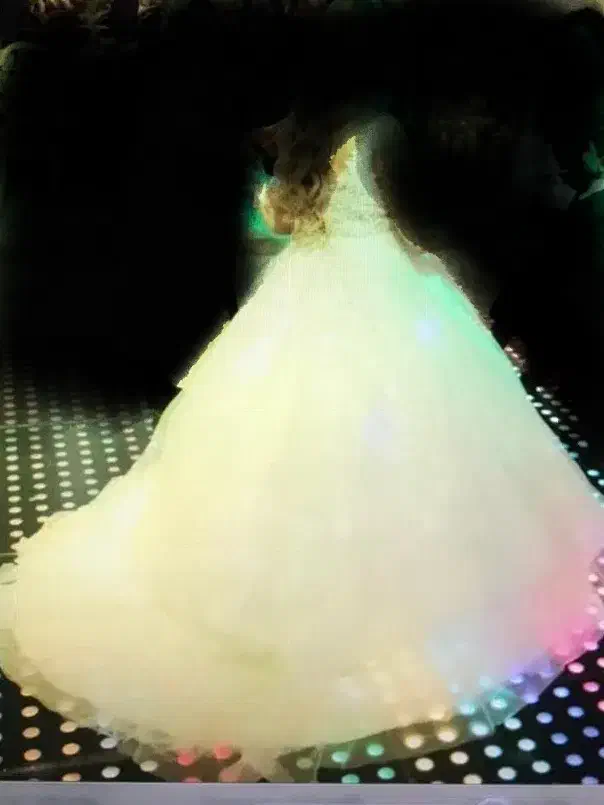 لباس عروس|لباس|قائم‌شهر, |دیوار