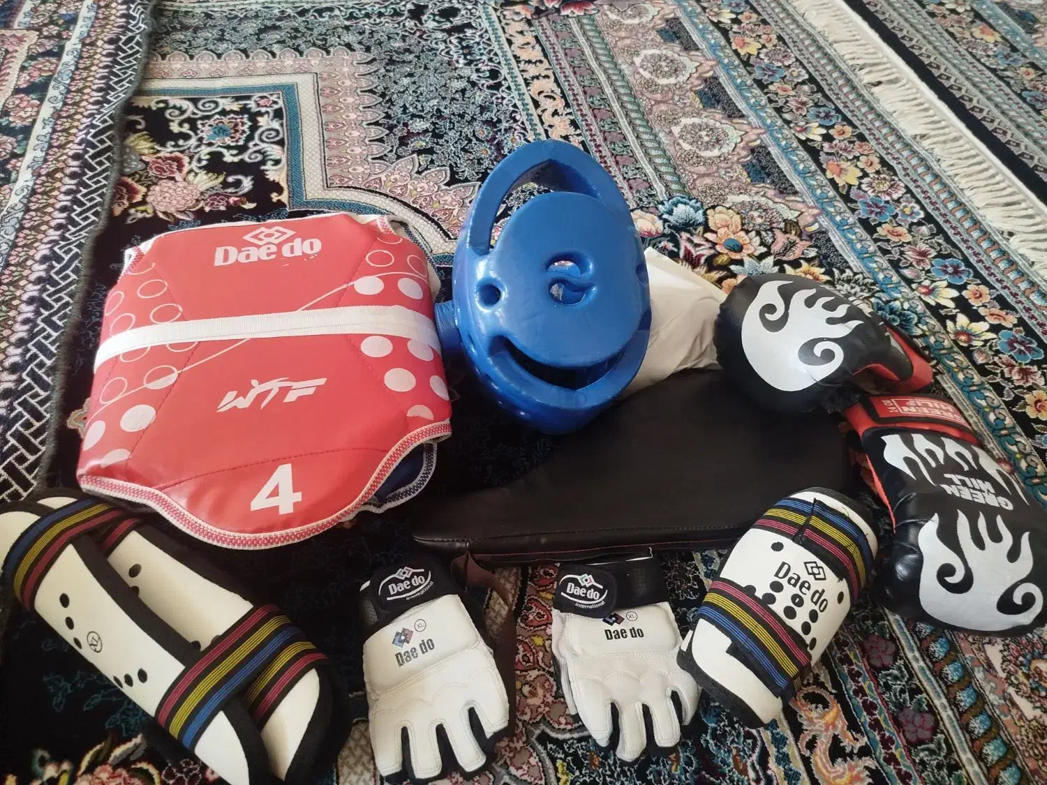 لباس تکواندو|کفش و لباس بچه|صحنه, |دیوار