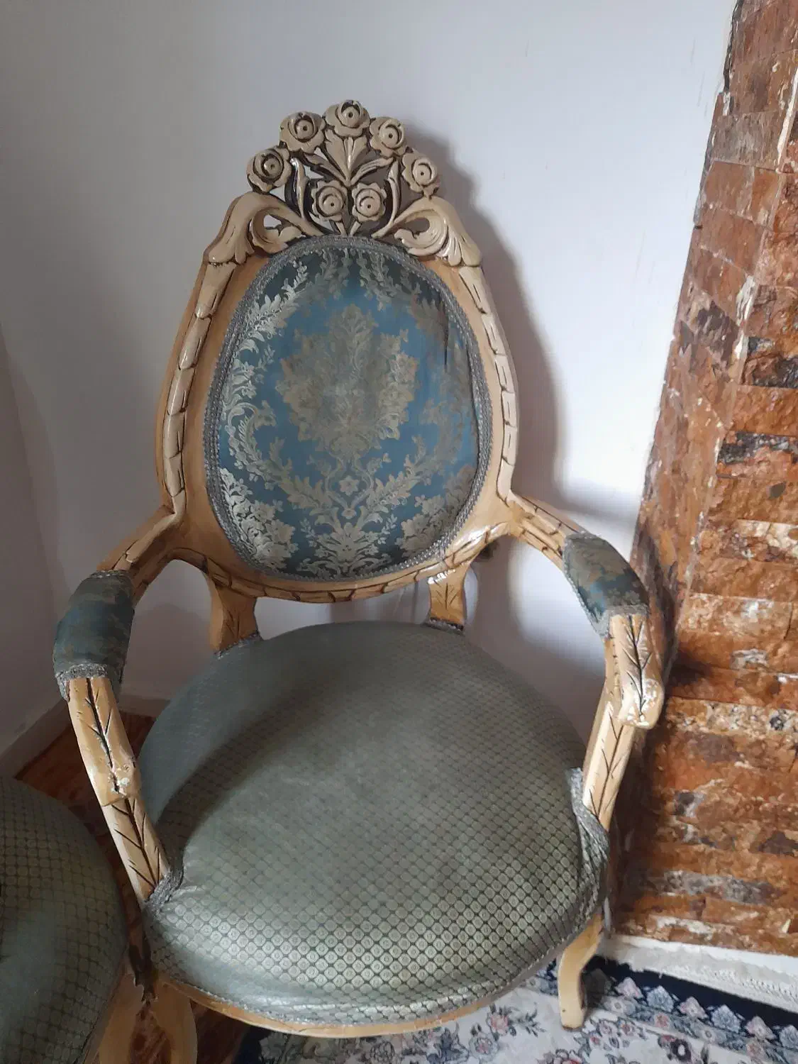 مبل تاج دار|مبلمان خانگی و میز عسلی|تالش, هشتپر|دیوار