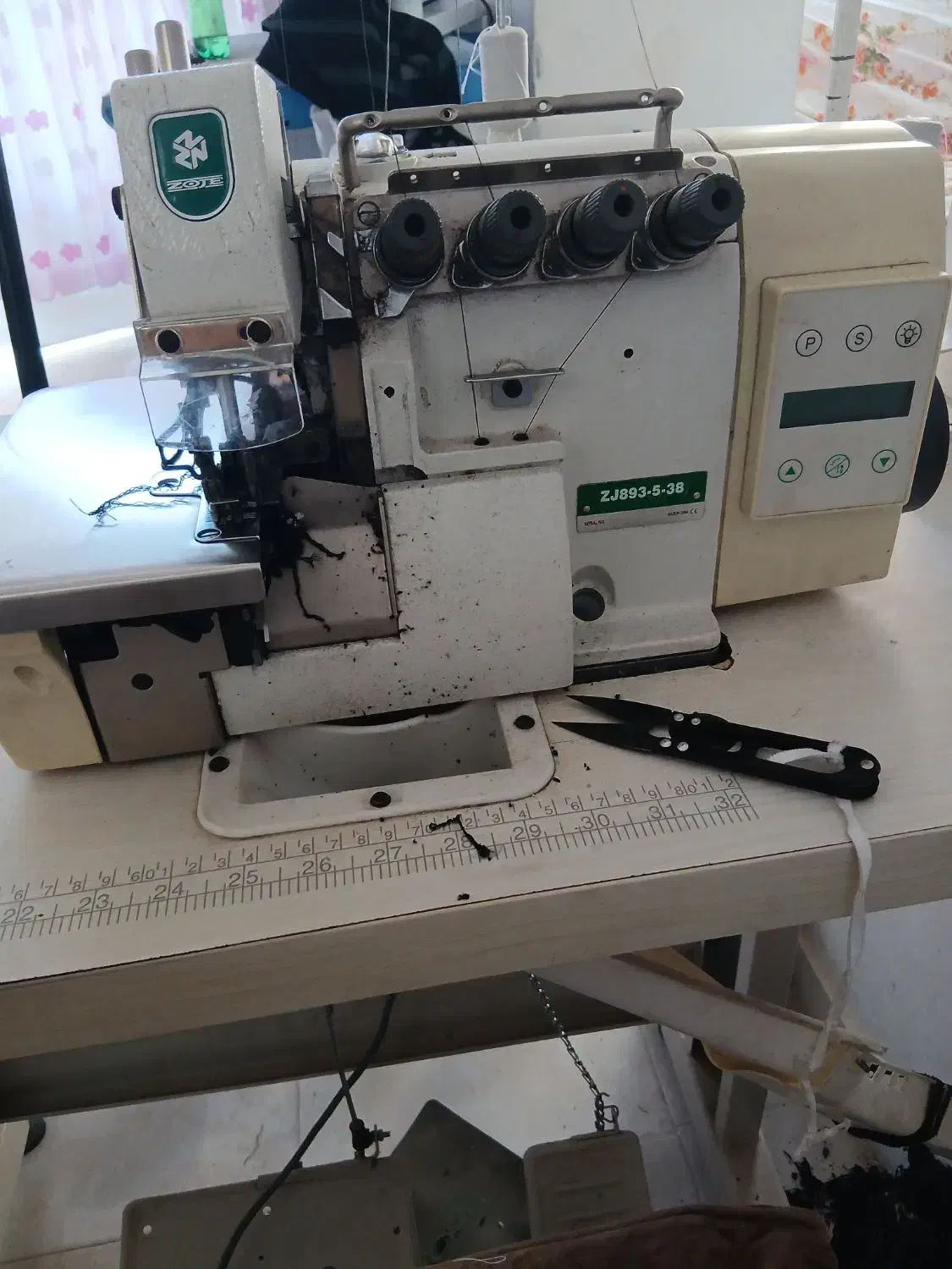 چرخ خیاطی پنج نخ|چرخ خیاطی و ریسندگی|یزد, |دیوار