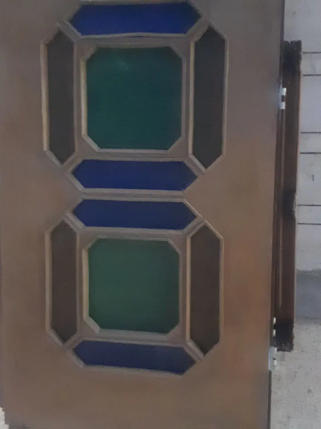 در پنجره ایی|کلکسیون اشیاء عتیقه|خمینی‌شهر, |دیوار