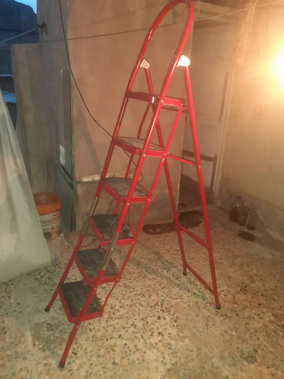 چهارپایه|صندلی و نیمکت|خرم‌آباد, |دیوار