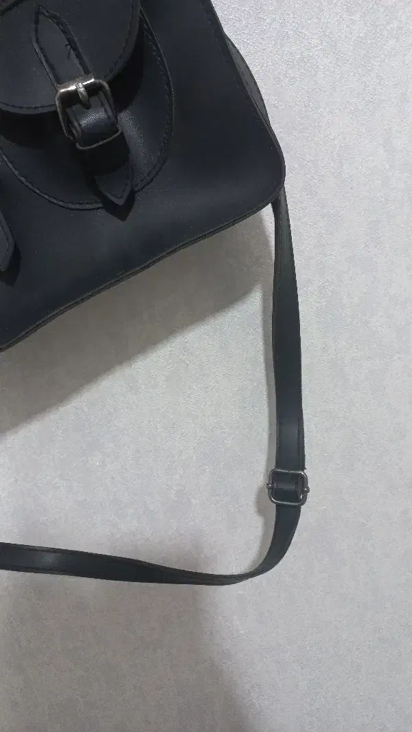 کیف چرم مشکی|کیف، کفش، کمربند|خوی, |دیوار