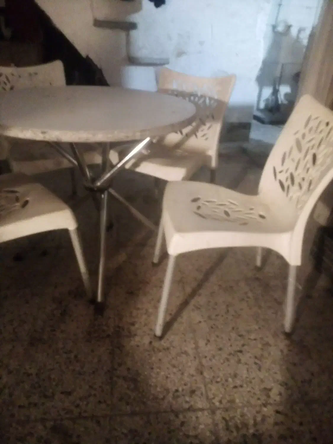 چهار عدد صندلی پلاستیکی باپایه فلزی،درحدنو|صندلی و نیمکت|سبزوار, ابارش|دیوار