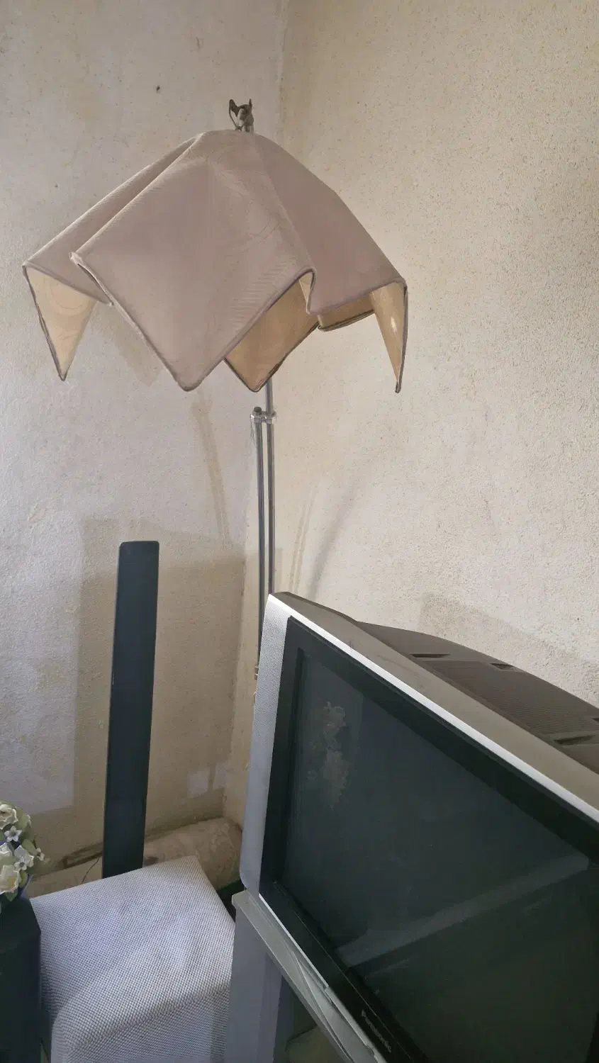 آباژور کنار مبلی با پایه قابل تنظیم ارتفاع زیرقیمت|چراغ خواب و آباژور|بندرعباس, |دیوار