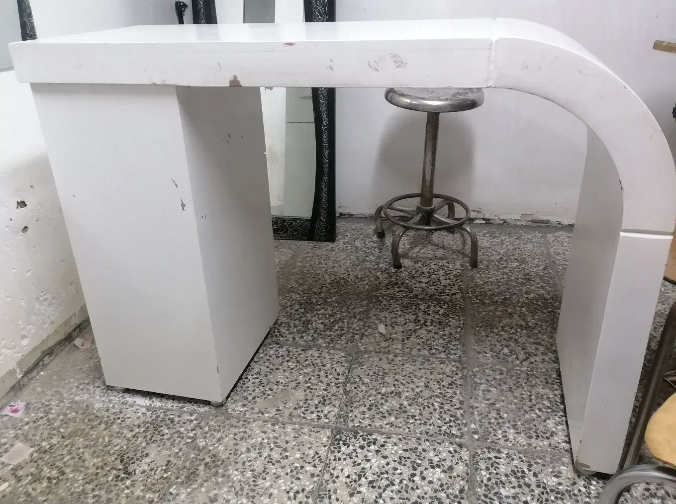 میز ناخن کاری مناسب|آرایشگاه و سالنهای زیبایی|لاران, |دیوار