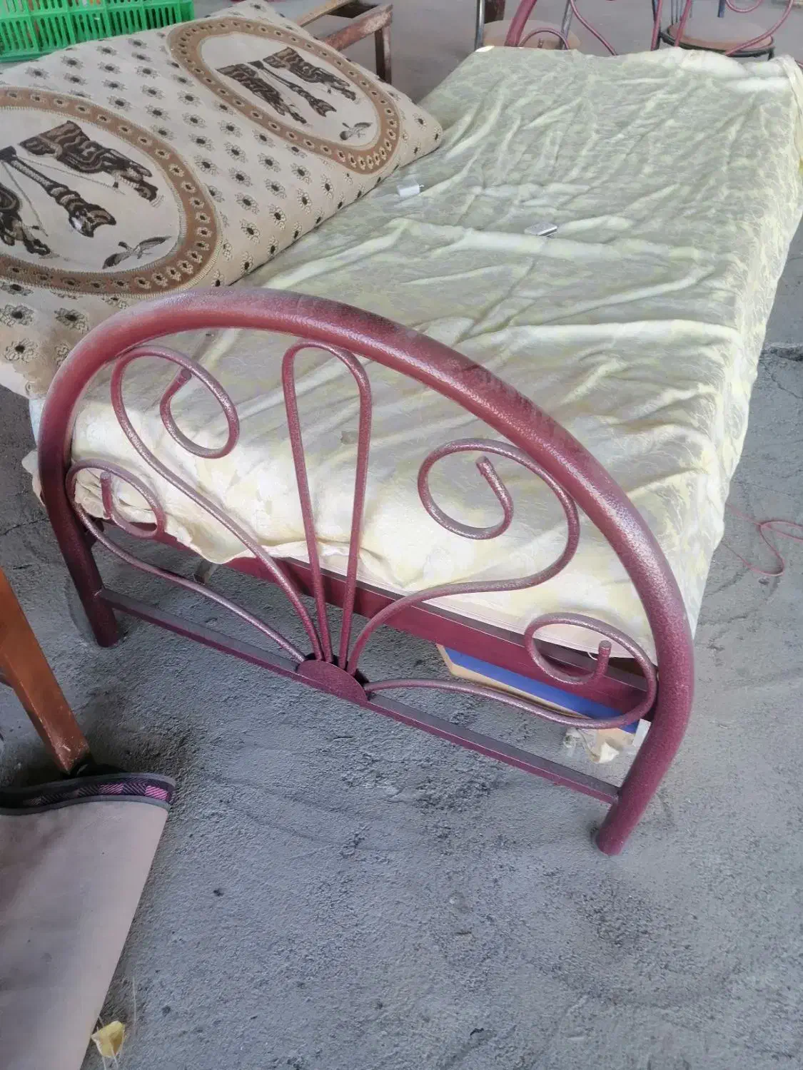 تخت یکنفر ه فلزی|تخت و سرویس خواب|مشهد, سرافرازان|دیوار