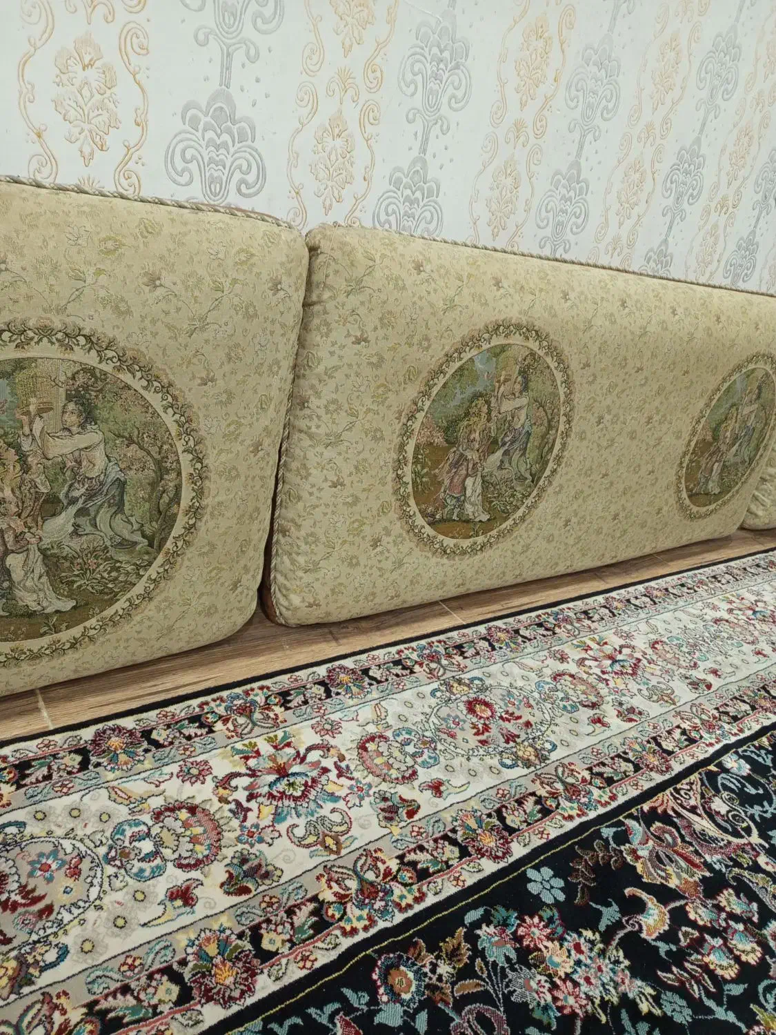 پشتی|پشتی|اهواز, کوروش|دیوار