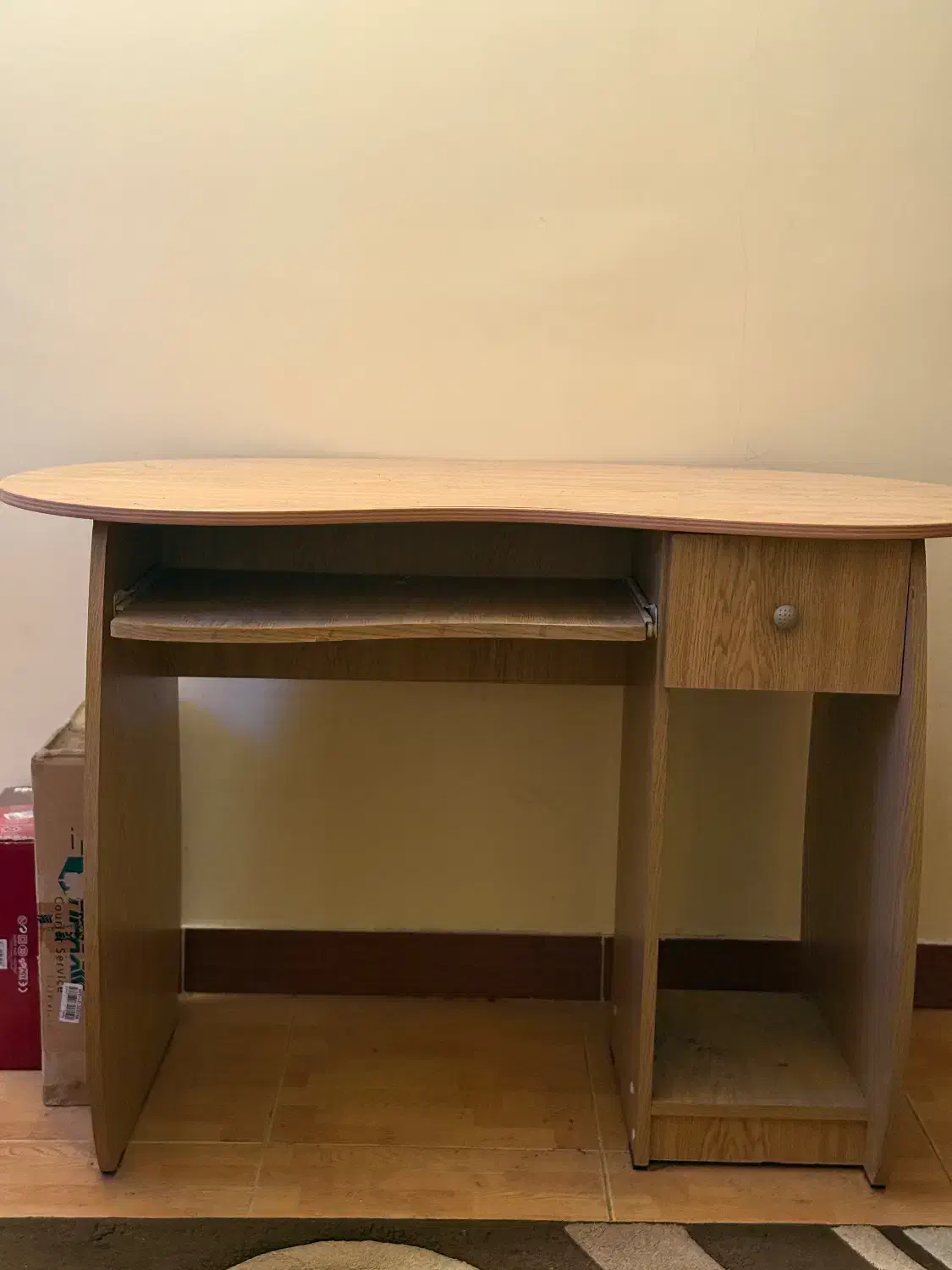 میز تحریر و صندلی|میز تحریر و کامپیوتر|رشت, چله خانه|دیوار