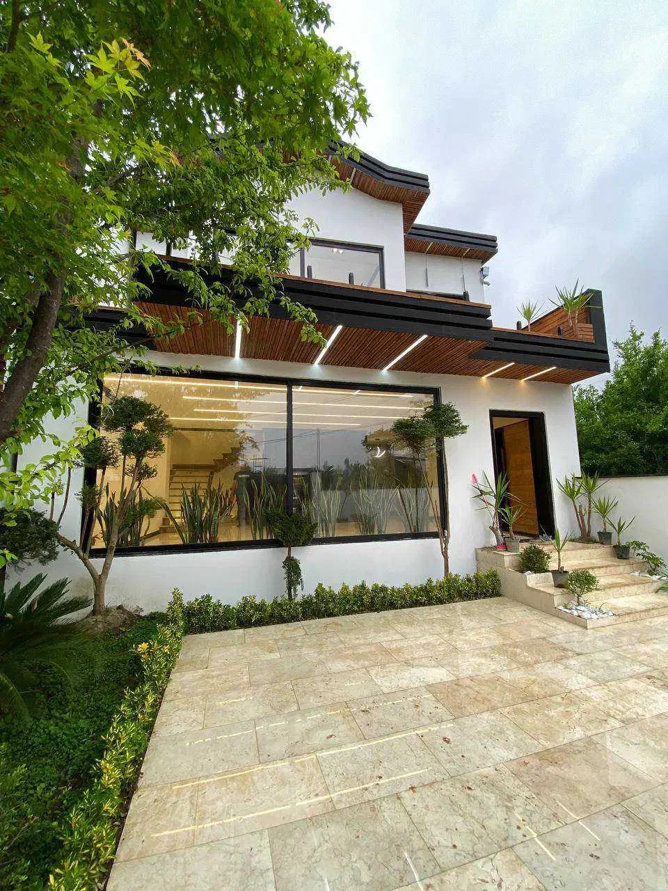 عمارت فوق مدرن نماانگلیسی درمجتمع پرایوت جنگلی|فروش خانه و ویلا|رویان, |دیوار