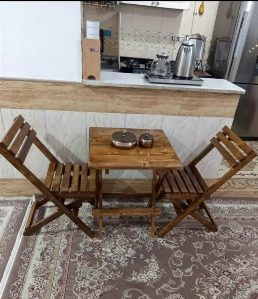 دکوراسیون زیبا با میز و صندلی چوبی تاشو|میز و صندلی غذاخوری|قم, بیست متری ولیعصر|دیوار