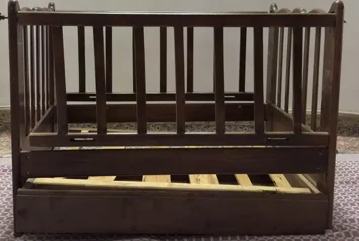 گهواره چوبی|تخت و صندلی بچه|قم, هنرستان|دیوار