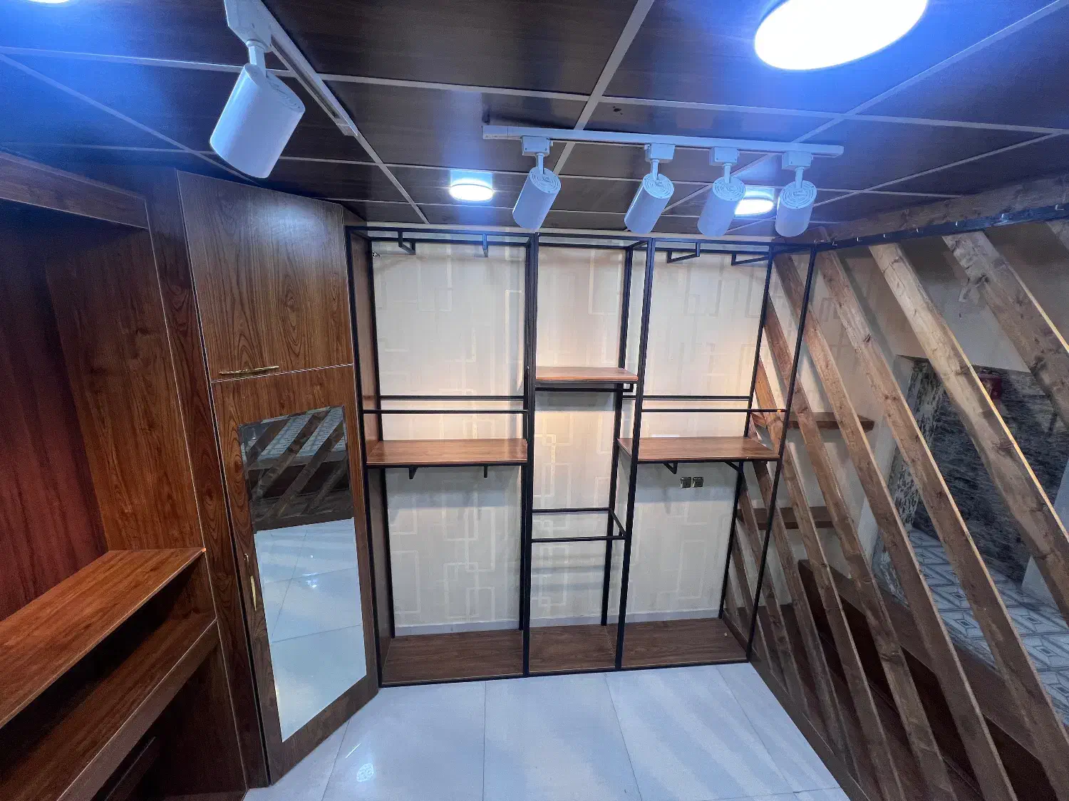 دکور و‌ ویترین چوبی|فروشگاه و مغازه|دورود, |دیوار