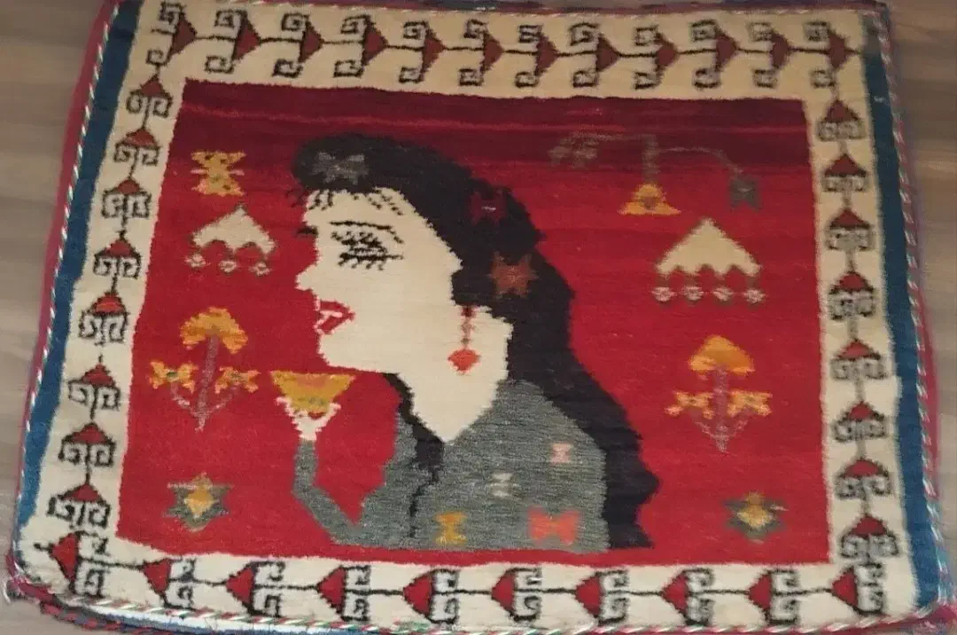 پشتی دستباف|پشتی|صدرا-فارس, فاز ۲|دیوار