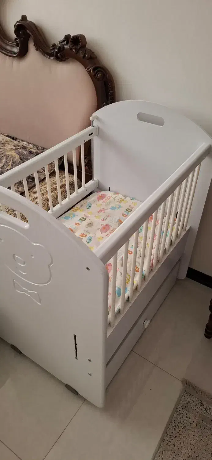 گهواره کنار مادر|تخت و صندلی بچه|بیرجند, |دیوار