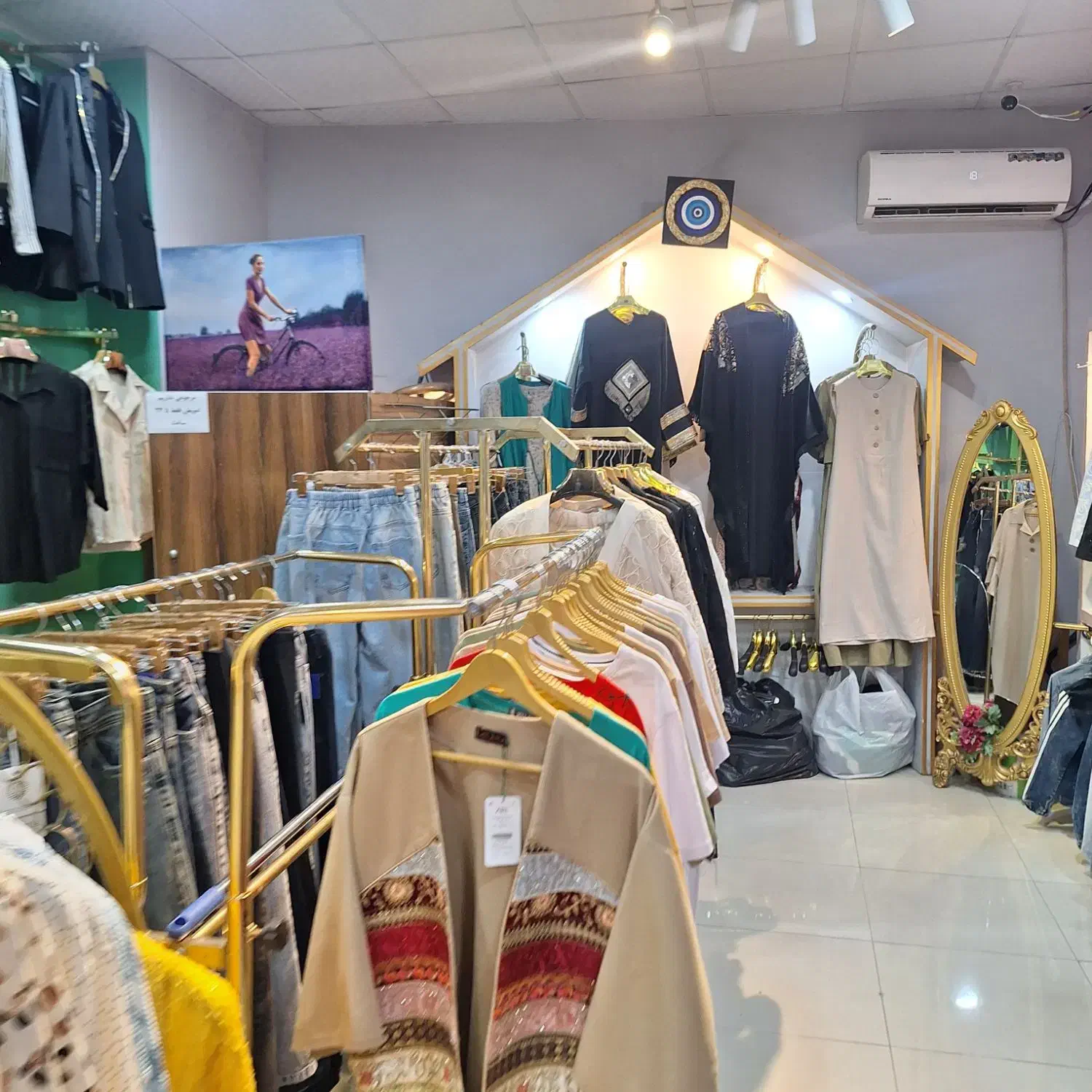 واگذاری پوشاکی فعال بدلیل جابجایی|اجارهٔ مغازه و غرفه|جم, |دیوار