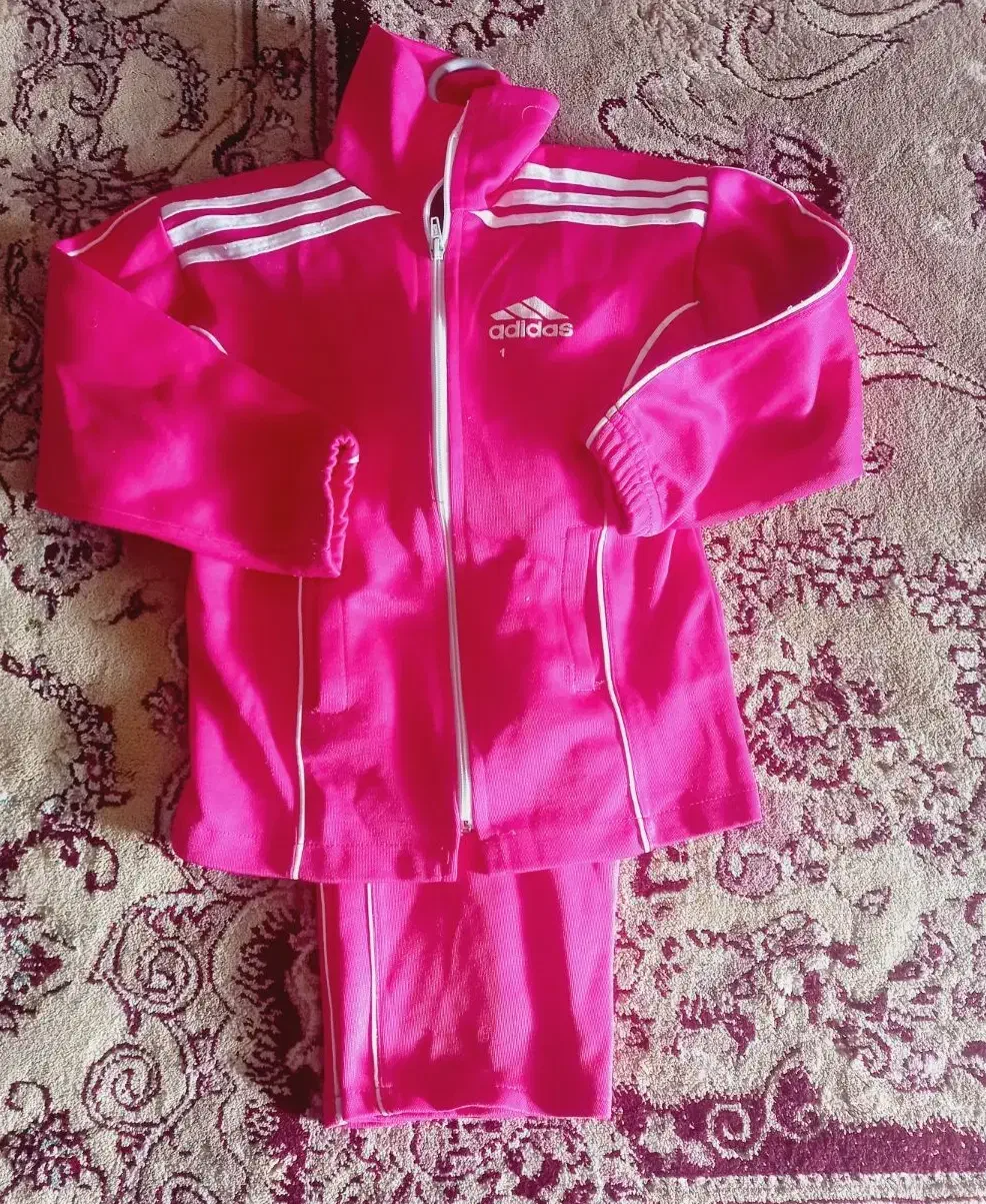 لباس ورزشی|لباس|نگین شهر, |دیوار