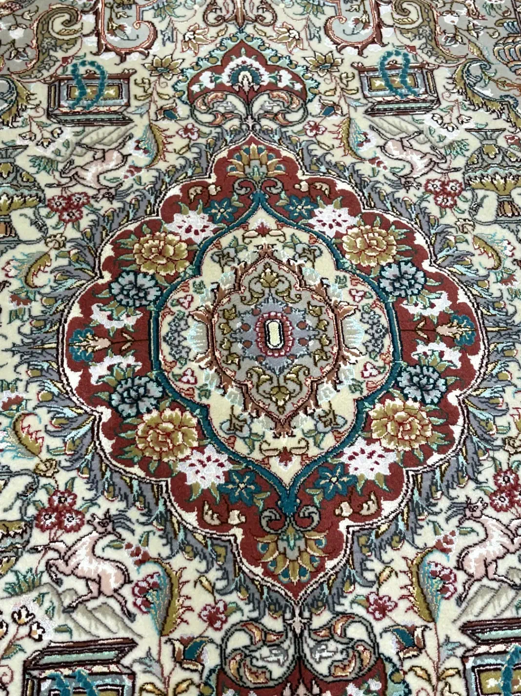 فرش تبریز ذرع و نیم نامی ( گل ابریشم)|فرش|تهران, حکیمیه|دیوار