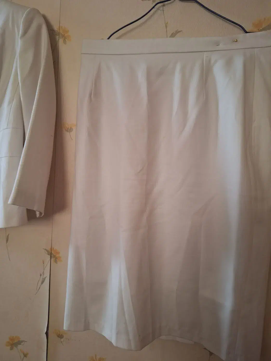 کت ودامن شیری|لباس|شیراز, اصلاح‌نژاد|دیوار