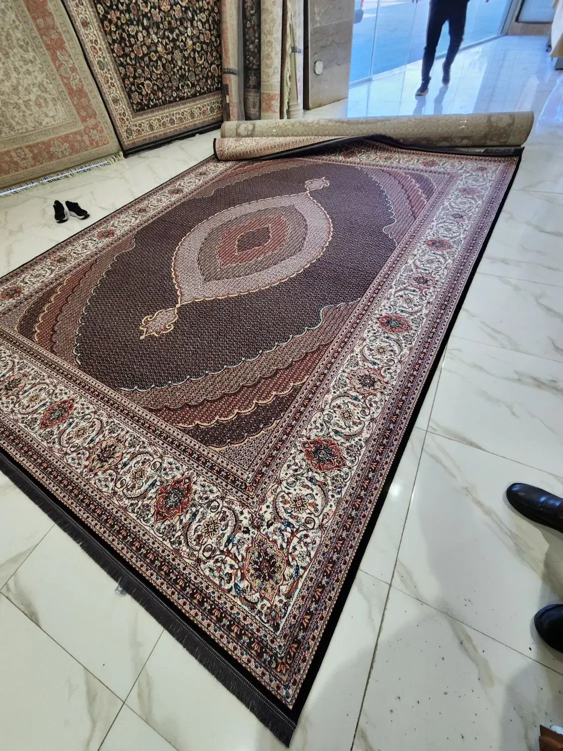 فرش۱۲متری اصیل ریزماهی تبریزتمام نخ ۱کرولیک گردویی|فرش|تهران, یافت آباد شمالی|دیوار