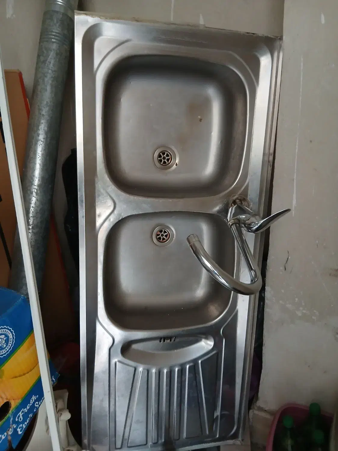 شیرو سینک|آب‌چکان و نظم‌دهنده ظروف|اندیشه, شهرک صدف|دیوار