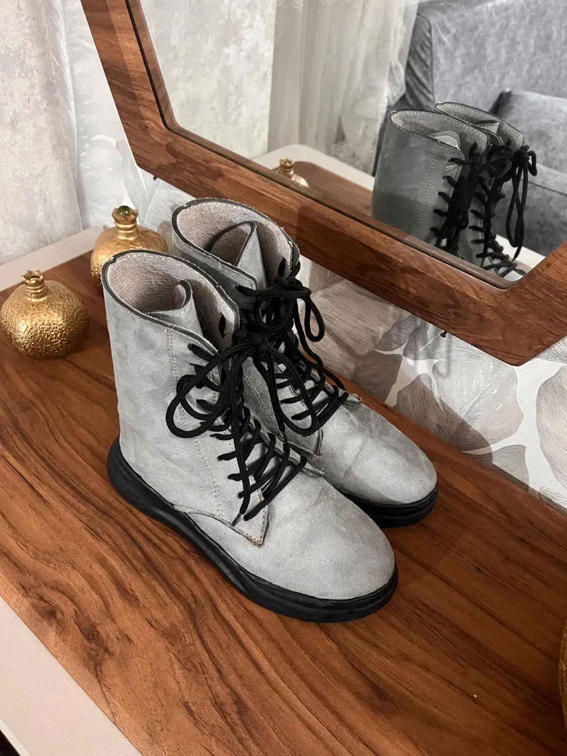 بوت|کیف، کفش، کمربند|قدس, شهرقدس|دیوار