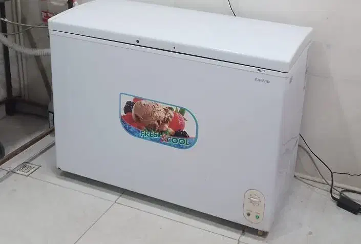 یخچال چهاردرب خوابیده و فریزر سفید ۱۳۰ کیلویی|یخچال و فریزر|میناب, |دیوار