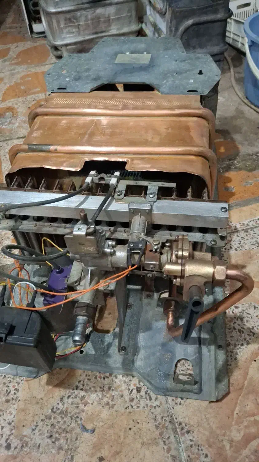 طرح تعویض ابگرمکن دیواری میبرم خراب اشتری کولر|آبگرمکن، پکیج، شوفاژ|آبادان, |دیوار