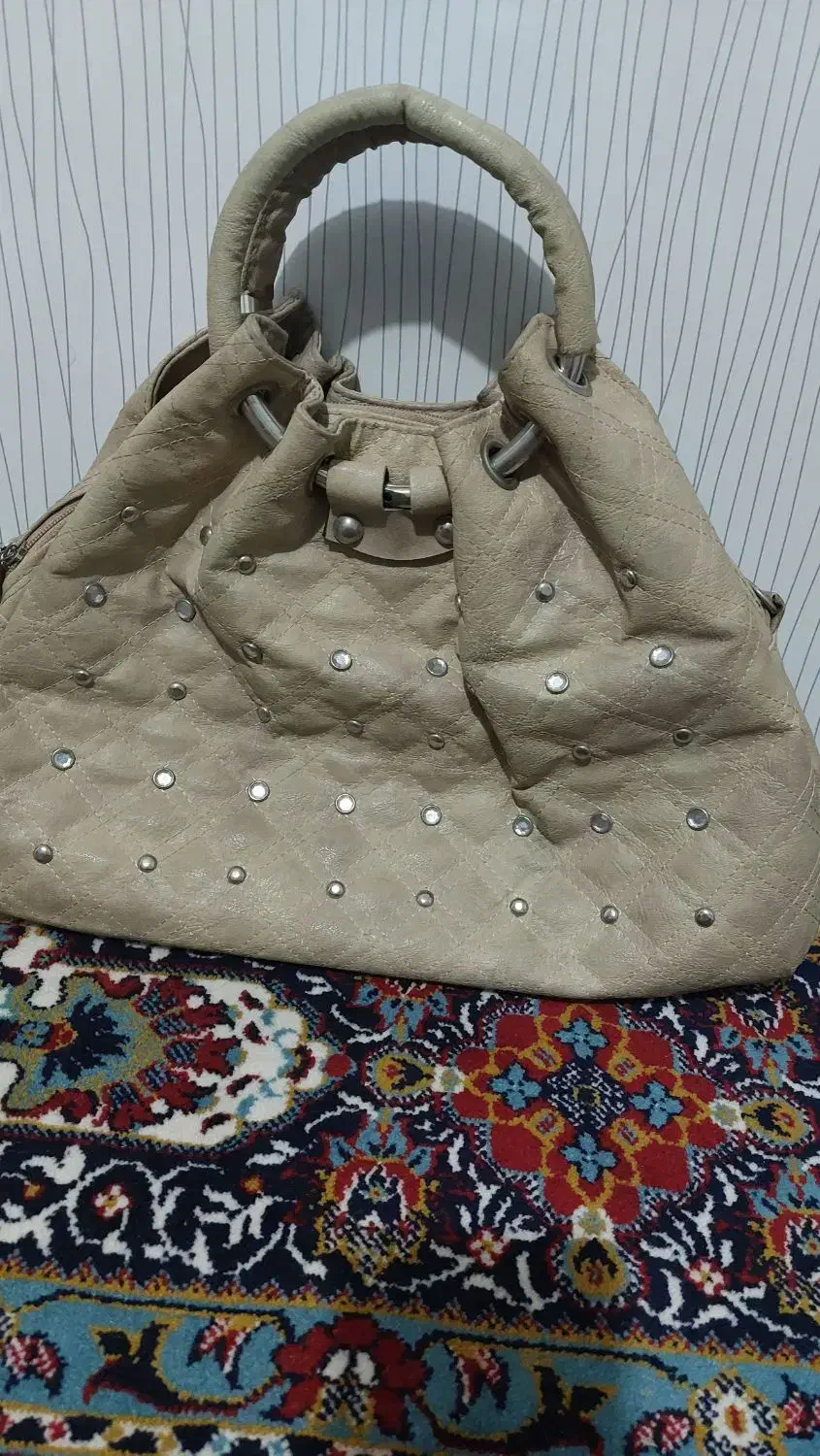 یک عدد کیف زنانه دست دوم|کیف، کفش، کمربند|اهواز, ۲۰۰۰واحدی|دیوار