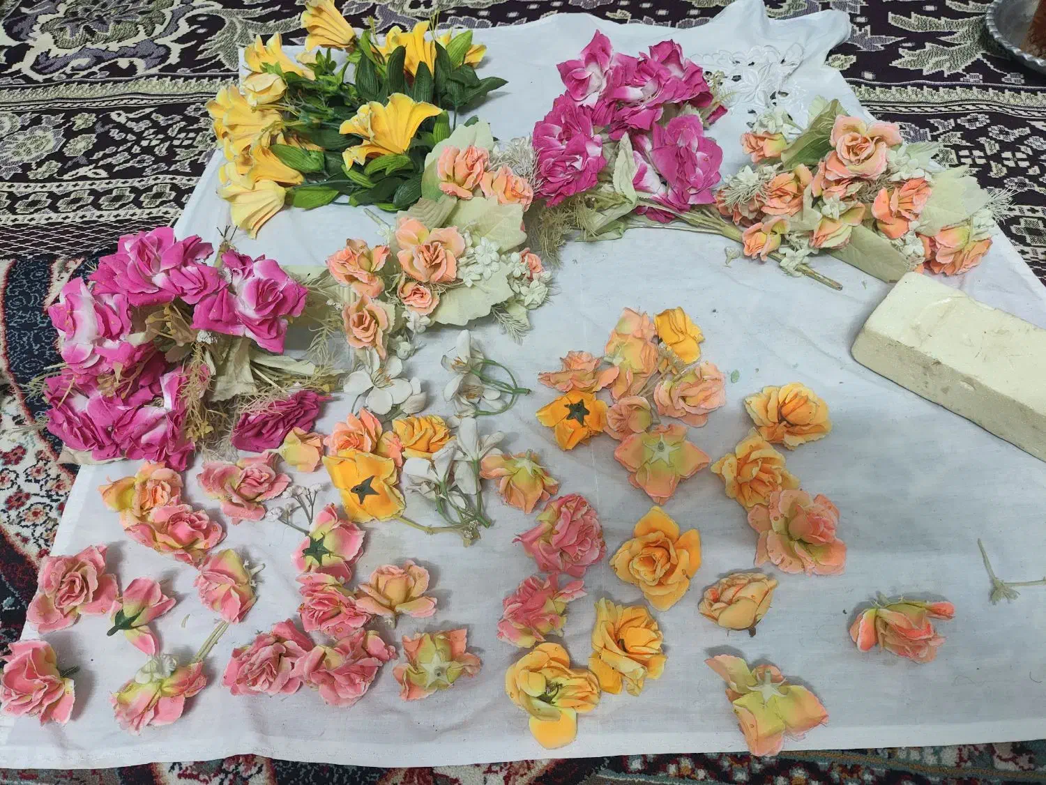 یه عالمه گل مصنوعی  ارزون دارم|گل مصنوعی|قم, آذر (نکویی)|دیوار