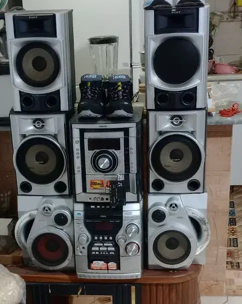 یک عدد ظبتت سونی ویک عدد ظبت ایوا.|سیستم صوتی خانگی|رشت, ولکس|دیوار