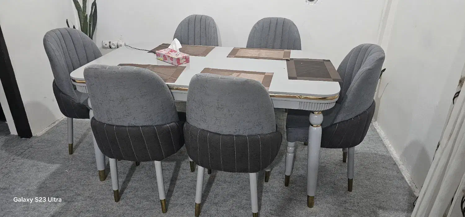 میز ناهار خوری،اینه قدی، ۳عدد کمد نوجوان درحد نو|میز و صندلی غذاخوری|جم, |دیوار