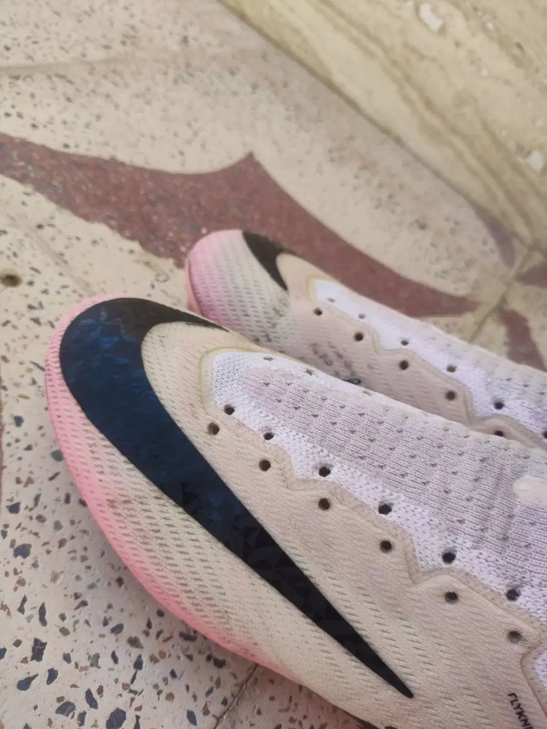 کفش چمن|تجهیزات ورزشی|خرم بید, |دیوار