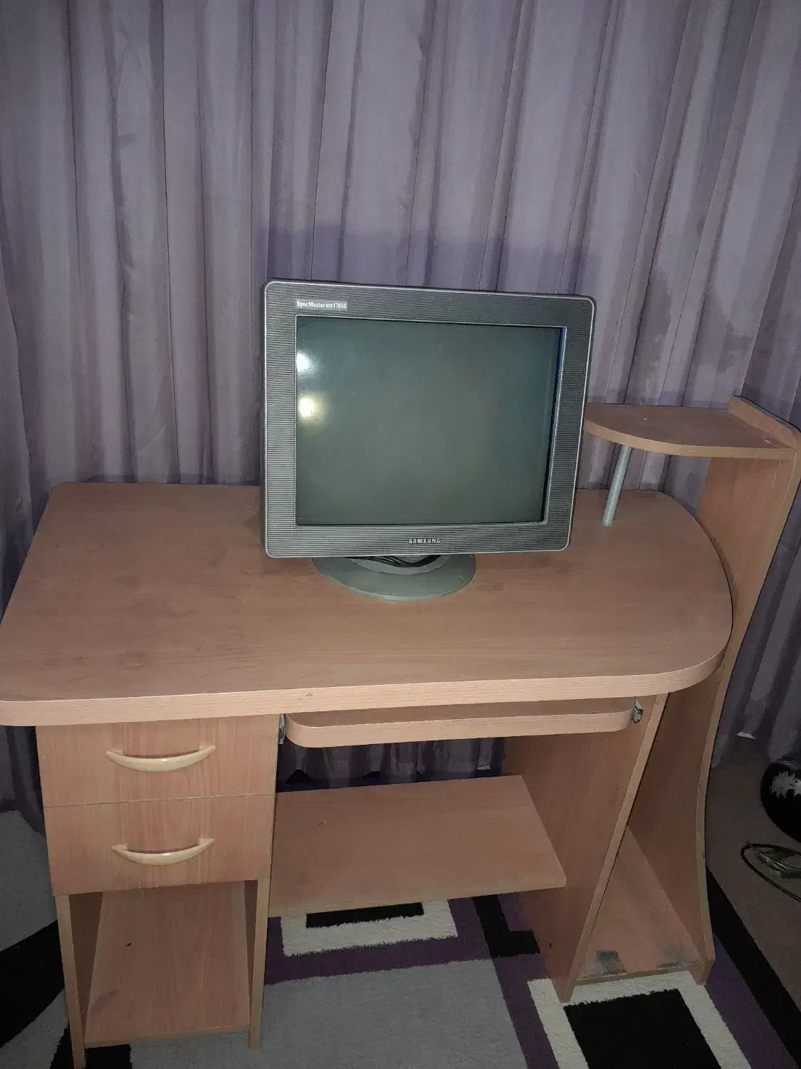 میز و صندلی و مانیتور|میز تحریر و کامپیوتر|مشهد, مقدم|دیوار