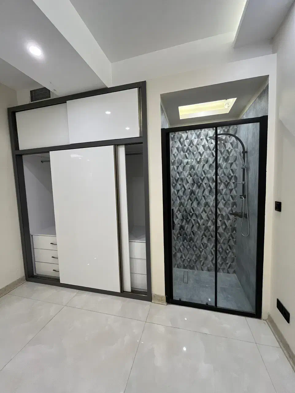 ۱۱۵ متر ۲ خواب / نوساز / ۲ پارکینگ