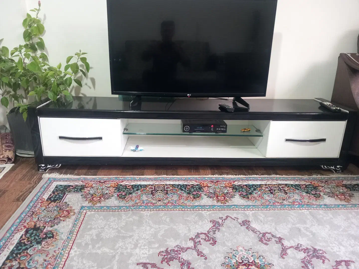 جلو مبلی ومیز تلویزیون|مبلمان خانگی و میز عسلی|ارومیه, |دیوار