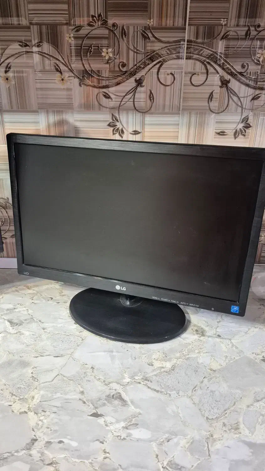 فروش دو عدد مانیتور کاملا سالم|قطعات و لوازم جانبی رایانه|خمین, |دیوار