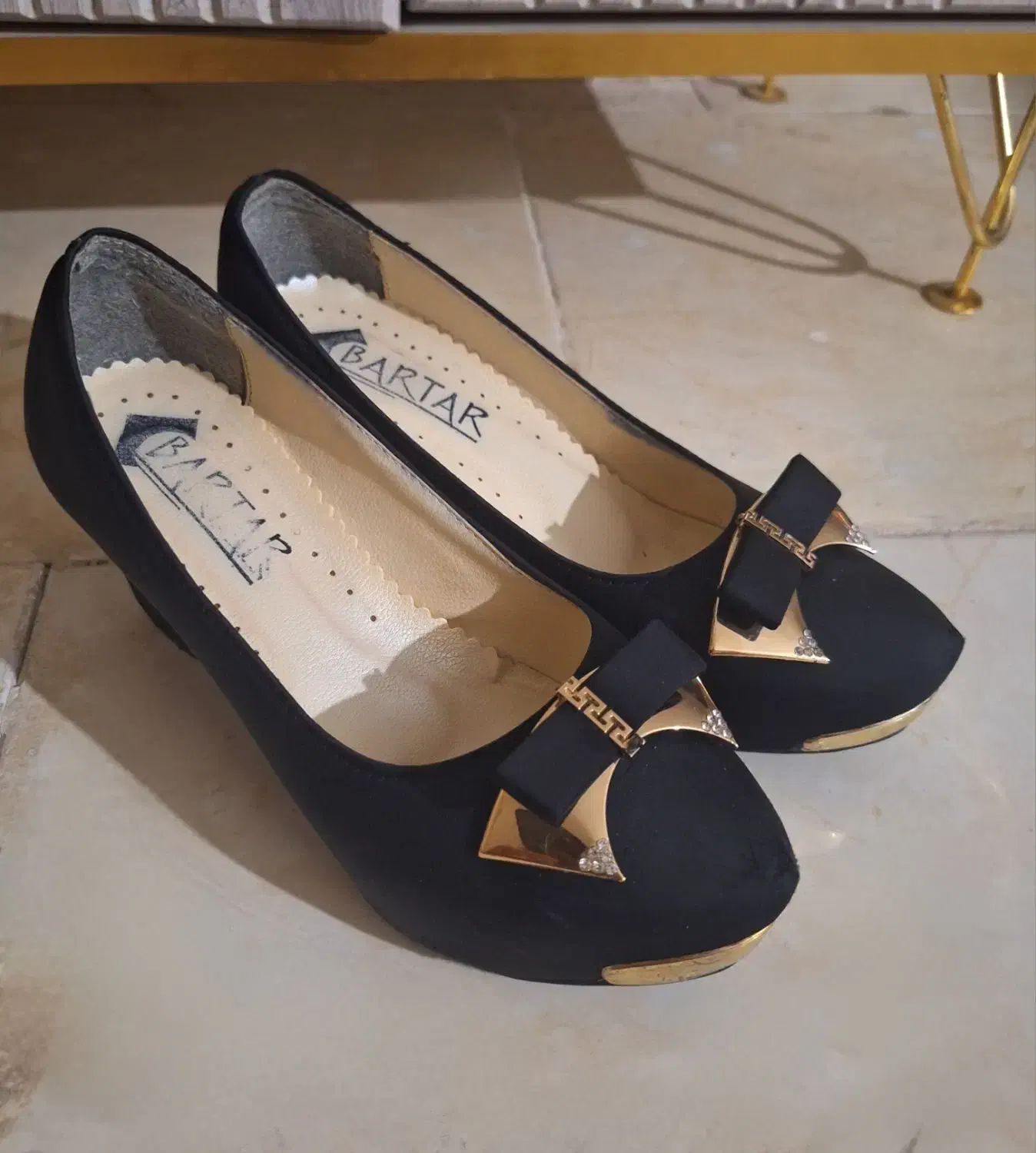 کفش|کیف، کفش، کمربند|اشتهارد, |دیوار