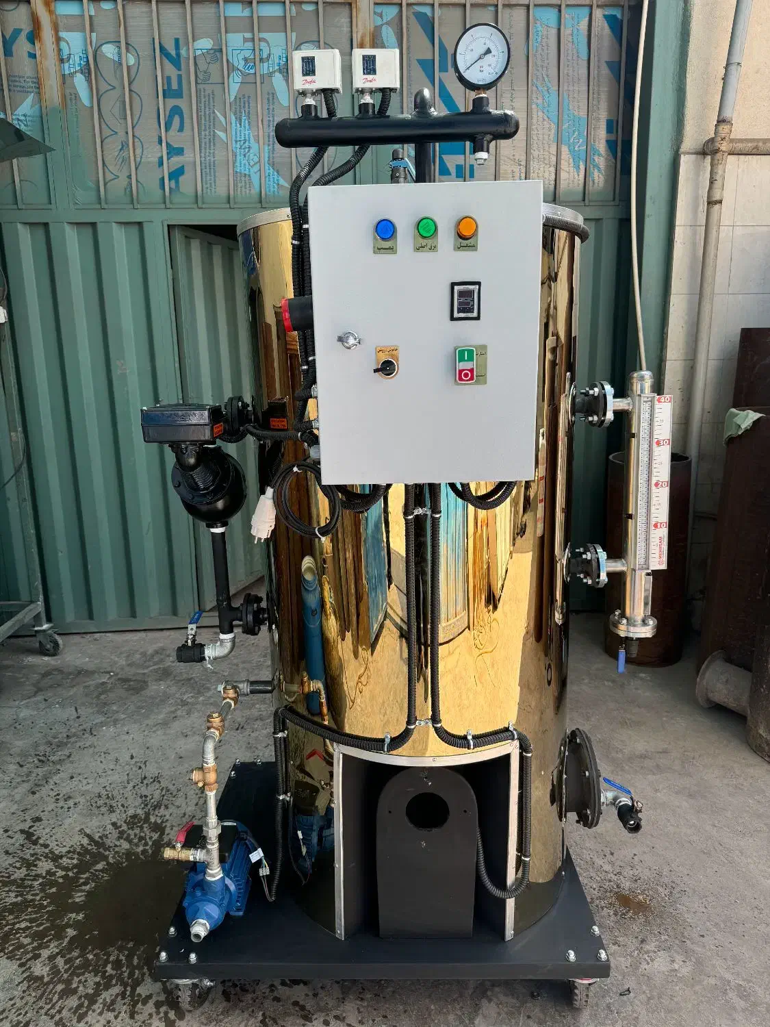 دیگ بخار عمودی (ایستاده) در تمام ظرفیت|ماشین‌آلات صنعتی|پاکدشت, خاتون آباد|دیوار