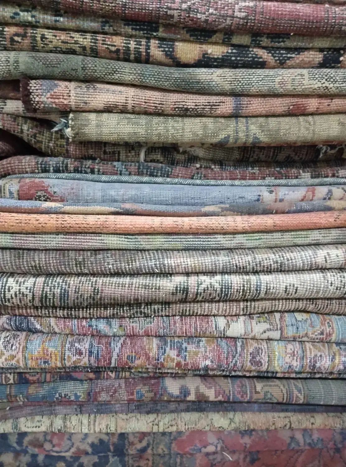 مقداری فرش دستبافت وماشینی|فرش|قم, تولید دارو و یخچال|دیوار