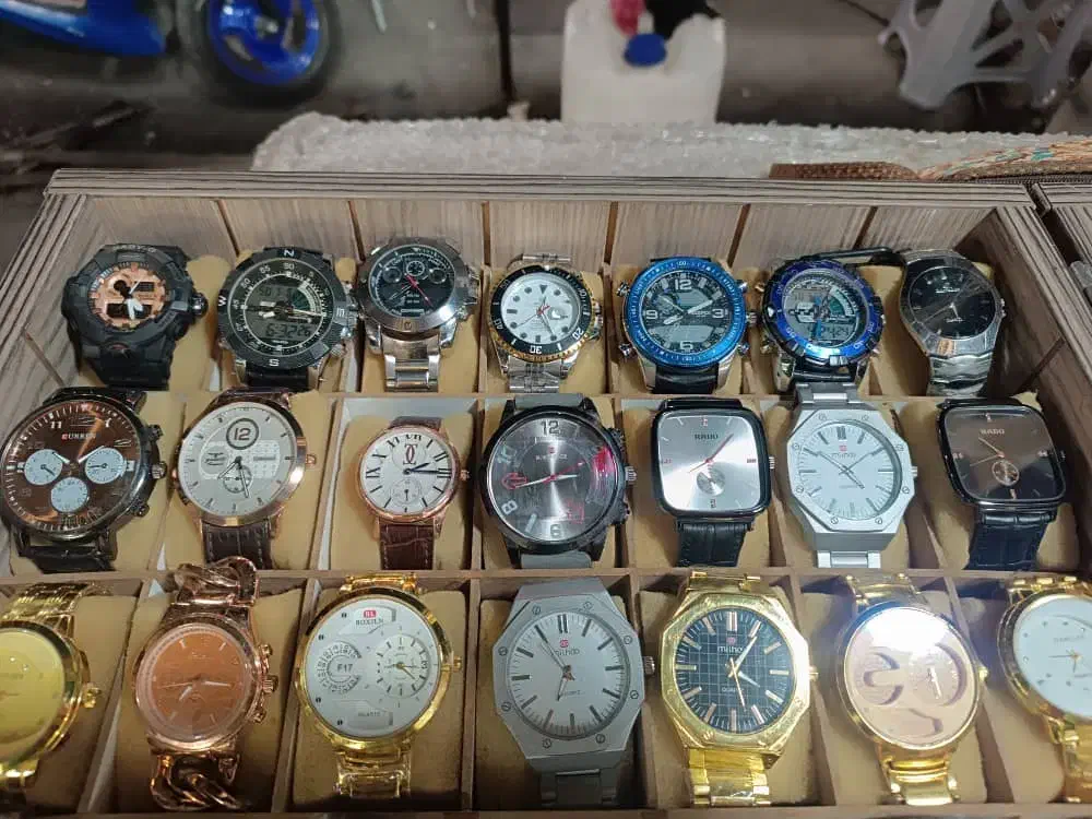 ساعت یکجا همشون همه مدل نو با میز همچی|ساعت|کرج, شهرک سهرابیه|دیوار