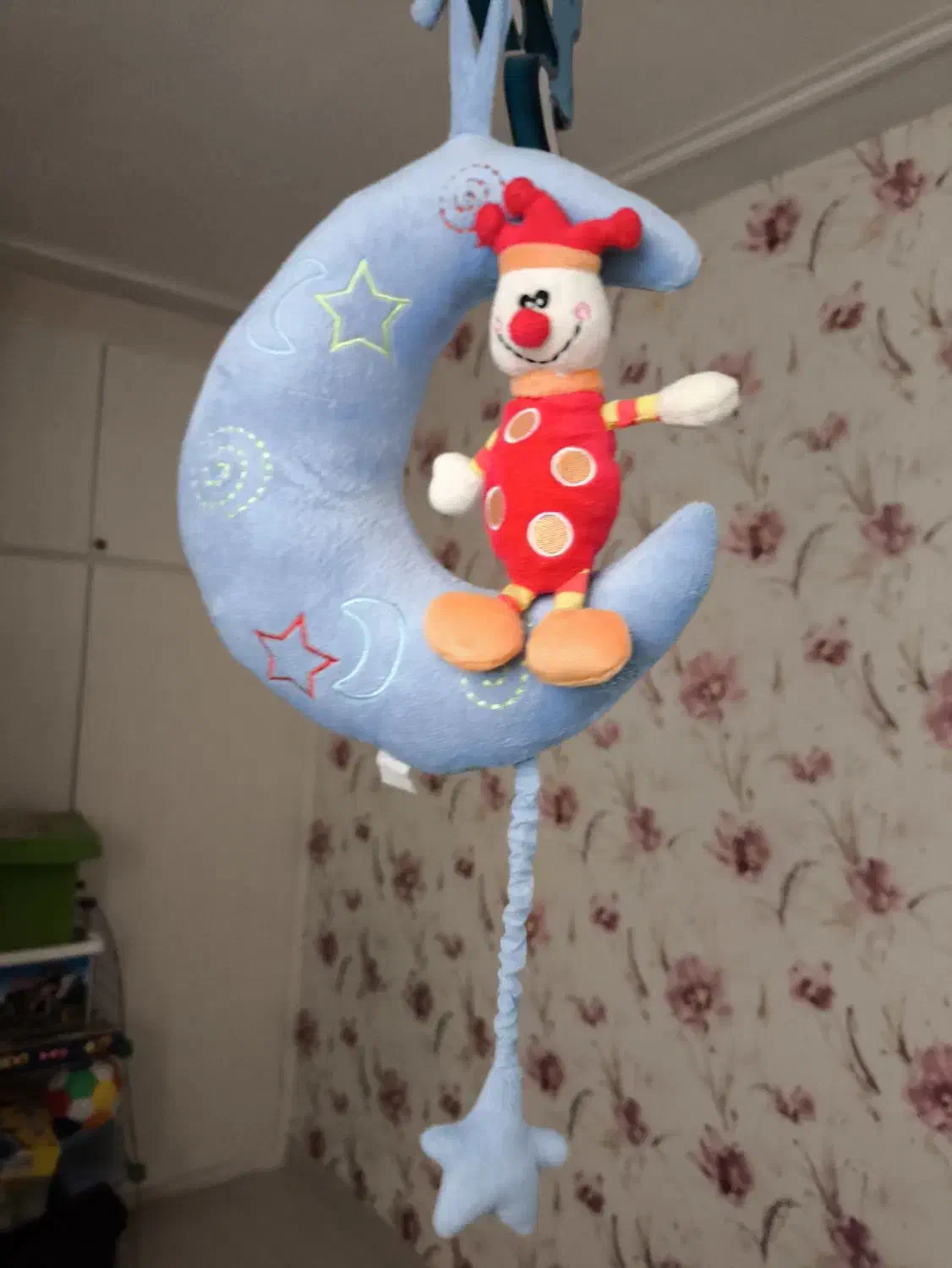 لوستر اتاق کودک به همراه آویز موزیکال|لوستر و چراغ آویز|قزوین, |دیوار